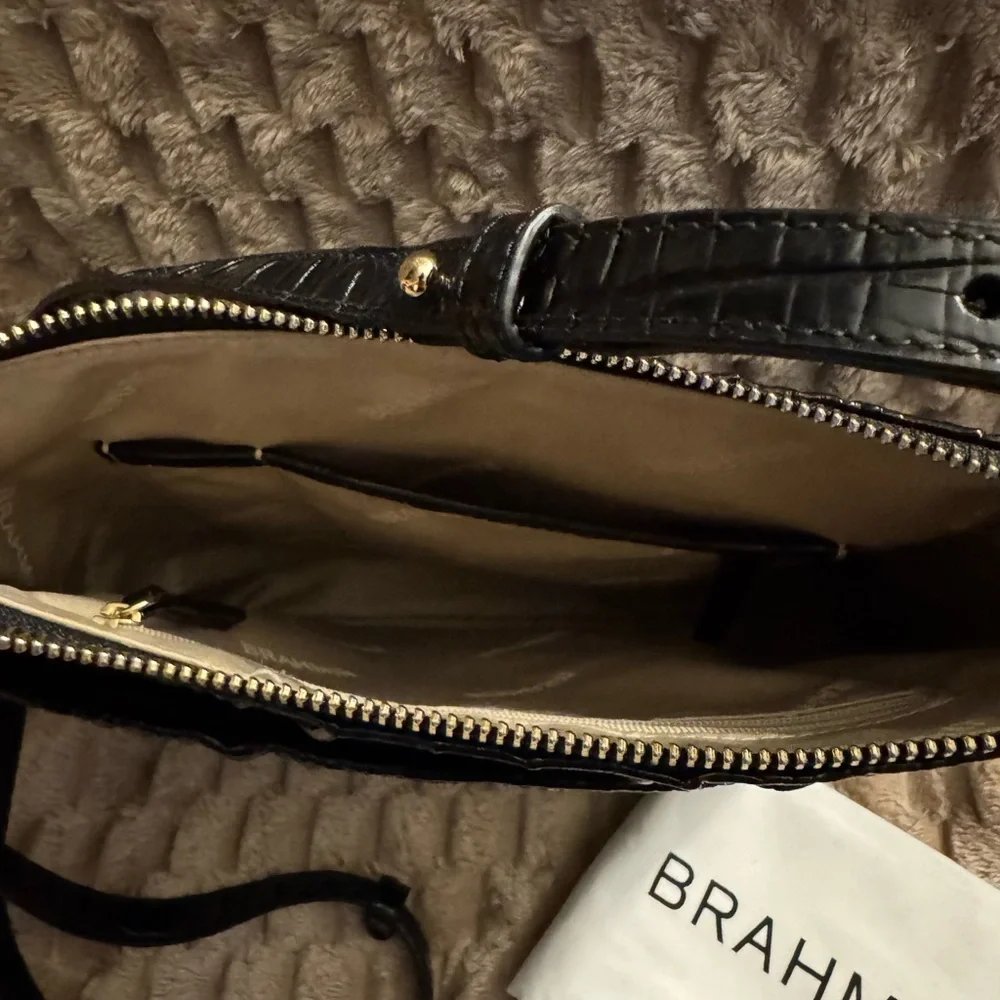 Brahmin Kate crossbody 10.5x10x2.50 - Picture 3 of 5